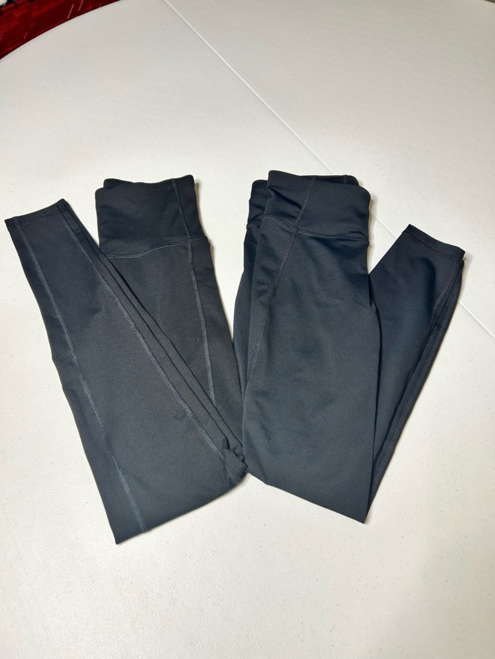 Woman’ Black Performance Leggings
Size XS CHAMPION AND GAPFIT